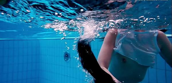 Alla birtakik undresses nude in the swimming pool 707 Porn Videos photo