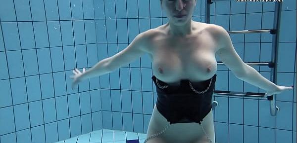 Floating in the swimming pool nude anetta 1913 Porn Videos picture